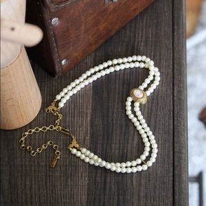 Pearl Choker w Portrait Pendant